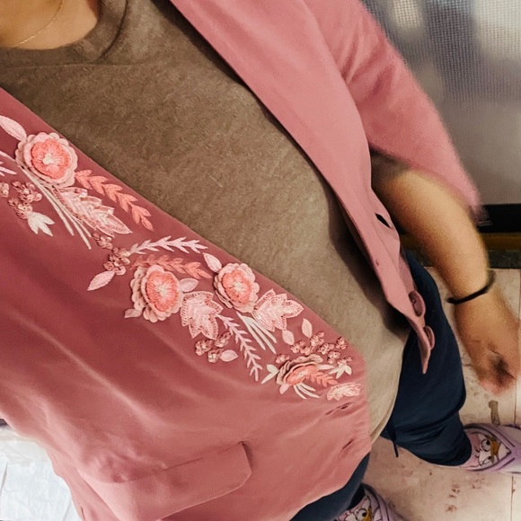 Mauve pink blazer with embroidery and cape sleeves ! - Picture 11 of 11